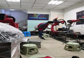 17级工业机器人二班张鑫，在重庆宏高塑料机械有限公司做技术员，主要从事售后安装及调试工作，有冲压，焊接，注塑机取放料等等 